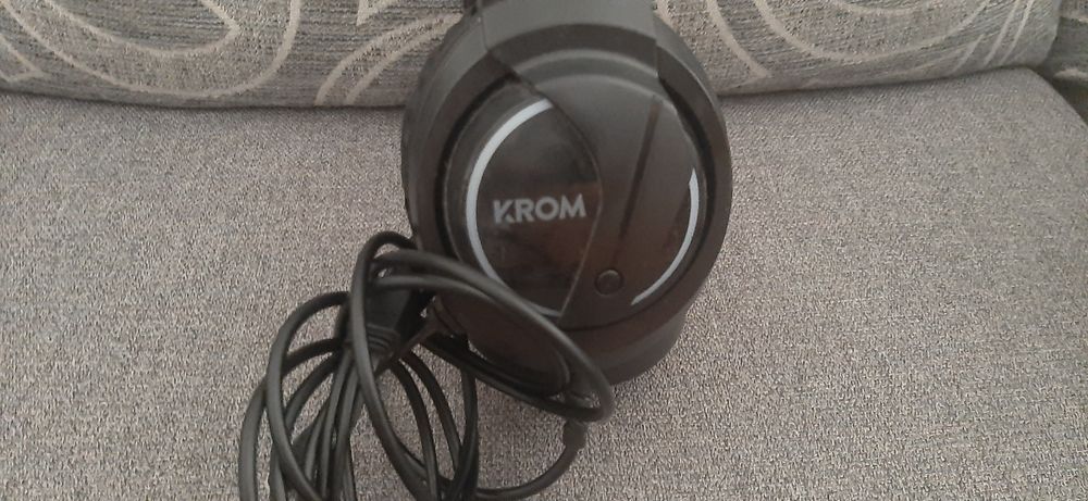 Krom headphones and keyboard64551412999810123