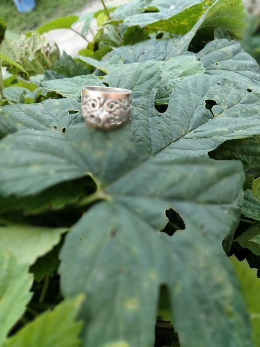 Каблучку срібну продам