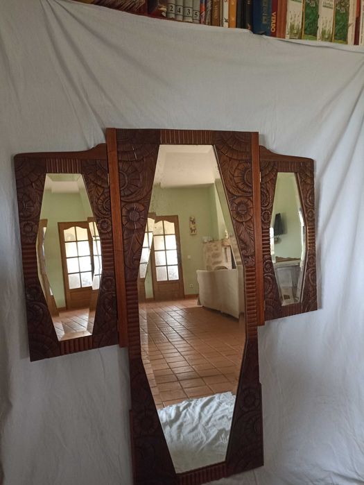 Espelho mural com dois batentes  todo trabalhado em monho