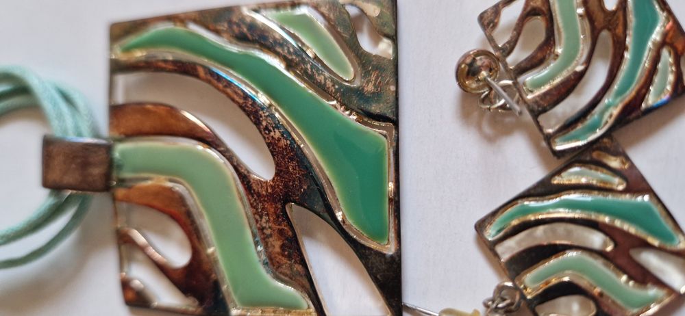 Zestaw kolczyki i naszyjnik kolor stare srebro z emalią