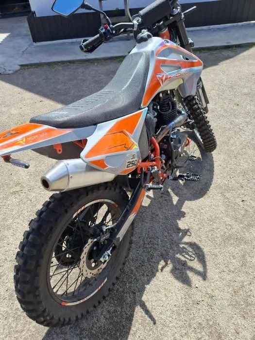 Продаєця кові 250