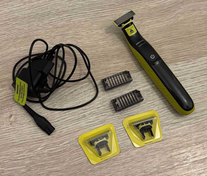 Philips OneBlade + Carregador + Pentes 3mm e 5mm + 2 Lâminas Seladas
