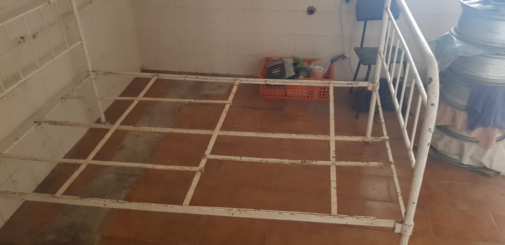 Cama ferro antiga
