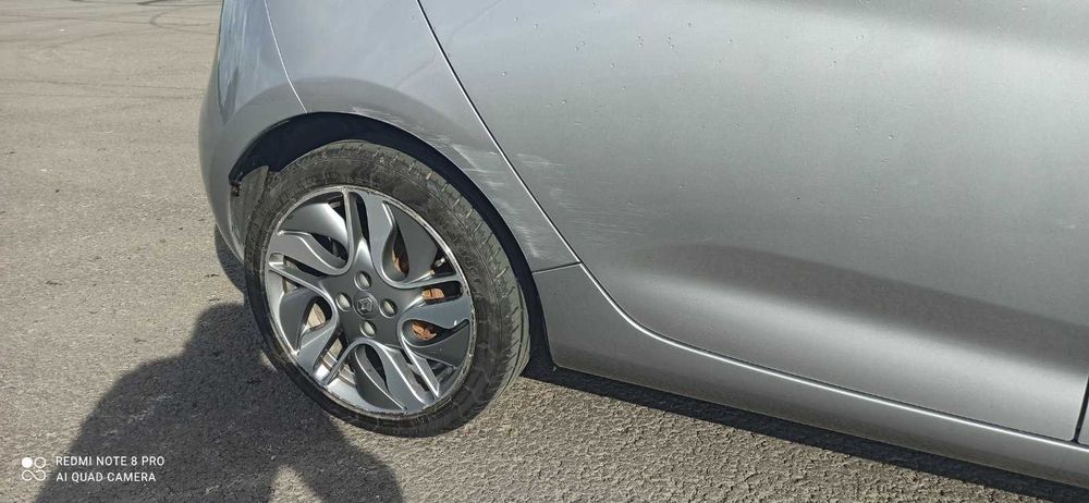 Автомобіль Рено зоє