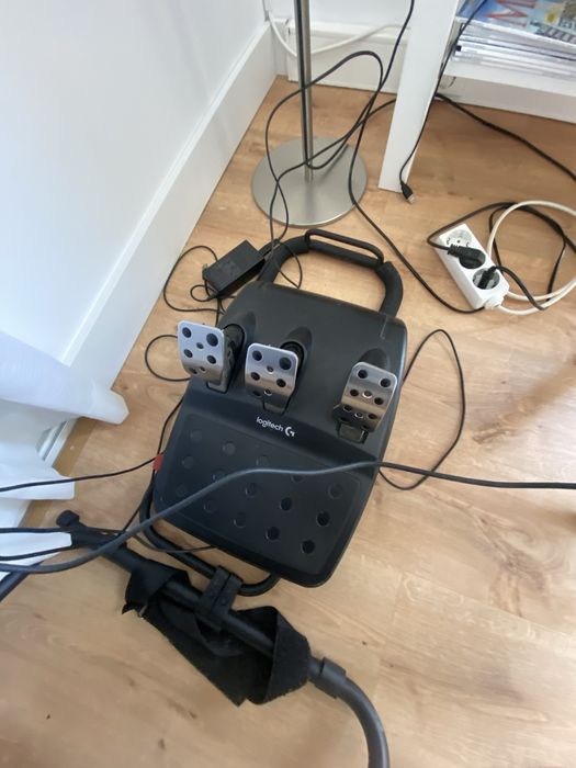 Volante e pedais Logitech+ Caixa de mudanças logitech