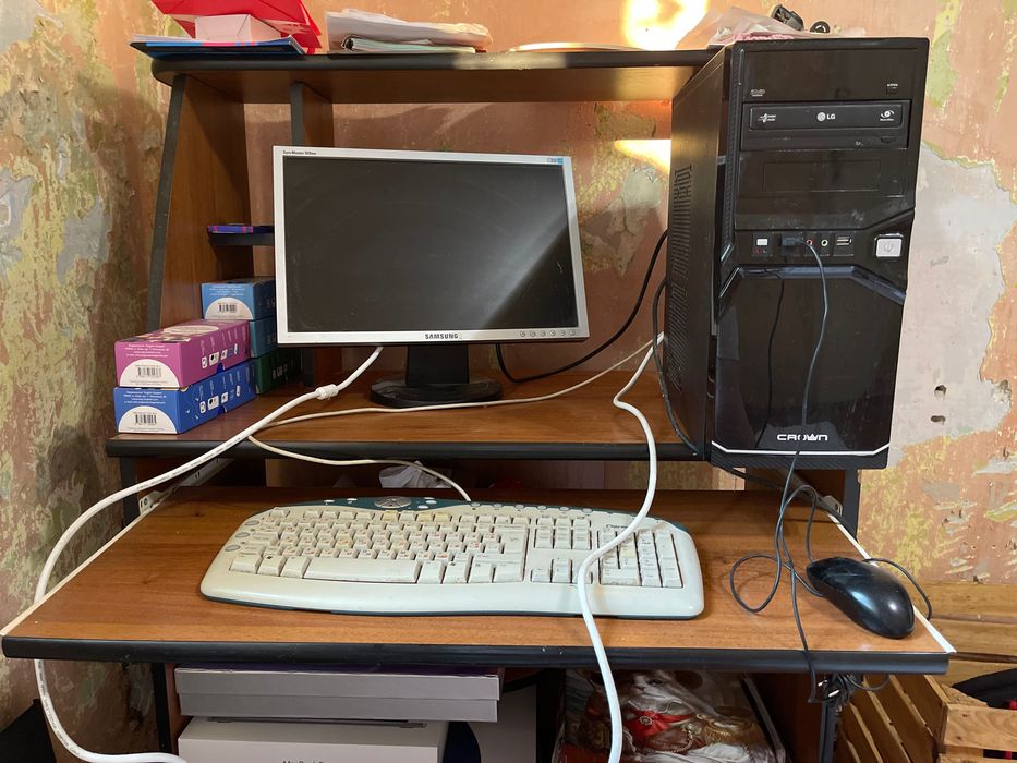 Комп’ютер  монітор 19” Samsung, клавіатура