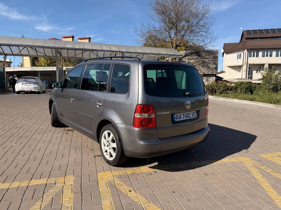 Volkswagen touran