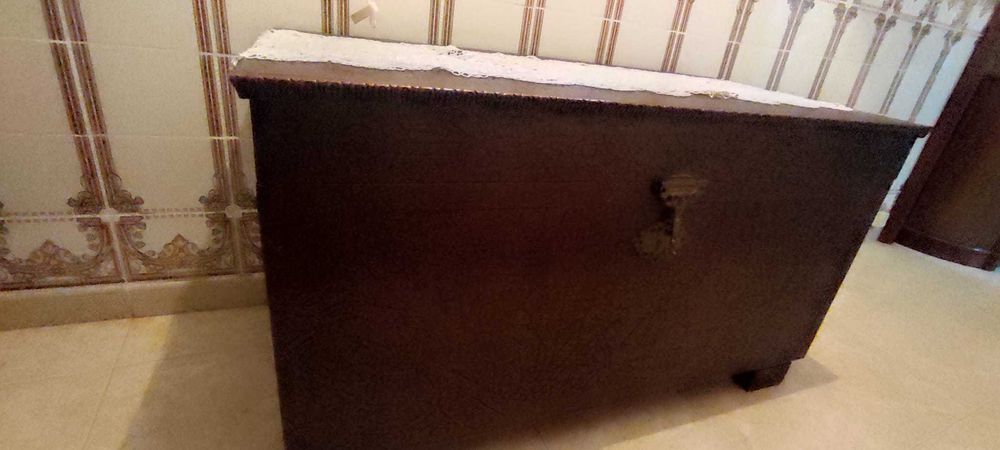 Arca de Enxoval em bom estado