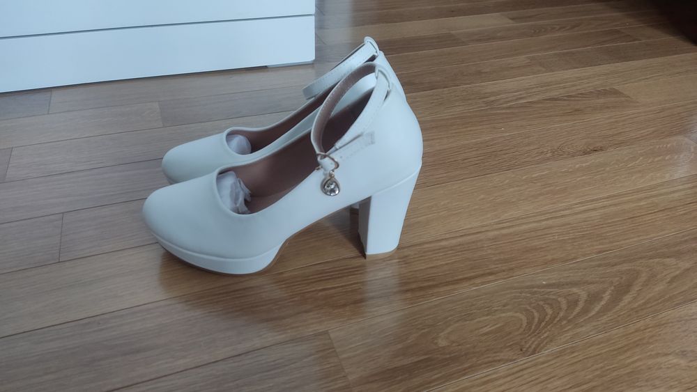 Buty na wesele - białe, koturny