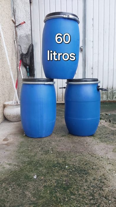 Bidões de plástico