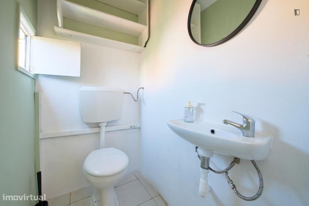 Quarto - localizado em São Bento Lisbon