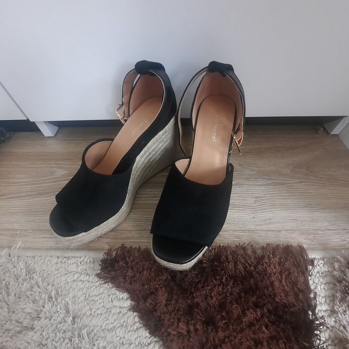 Buty na koturnie