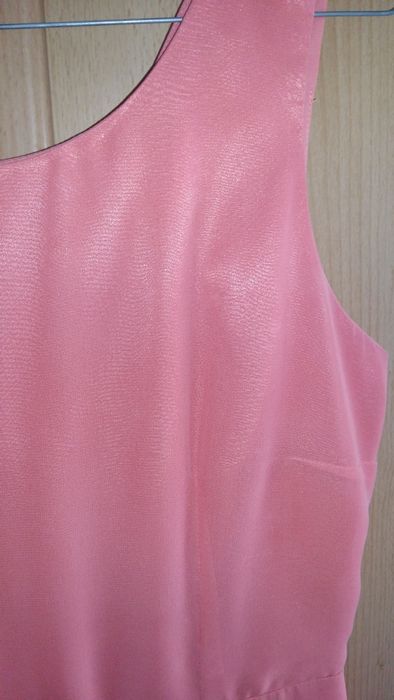 Sukienka elegancka brzoskwiniowa na imprezę wesele