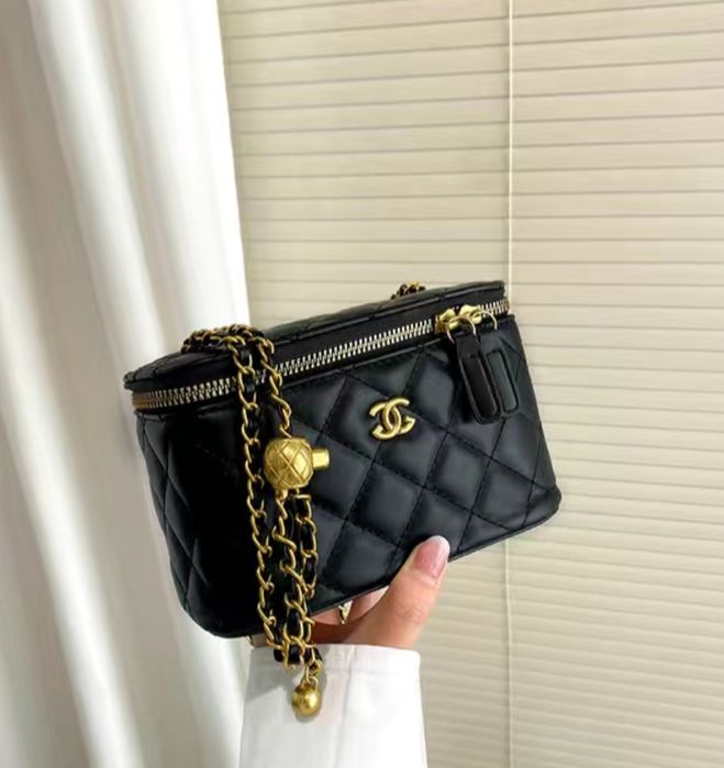 Сумочка в стилі Chanel