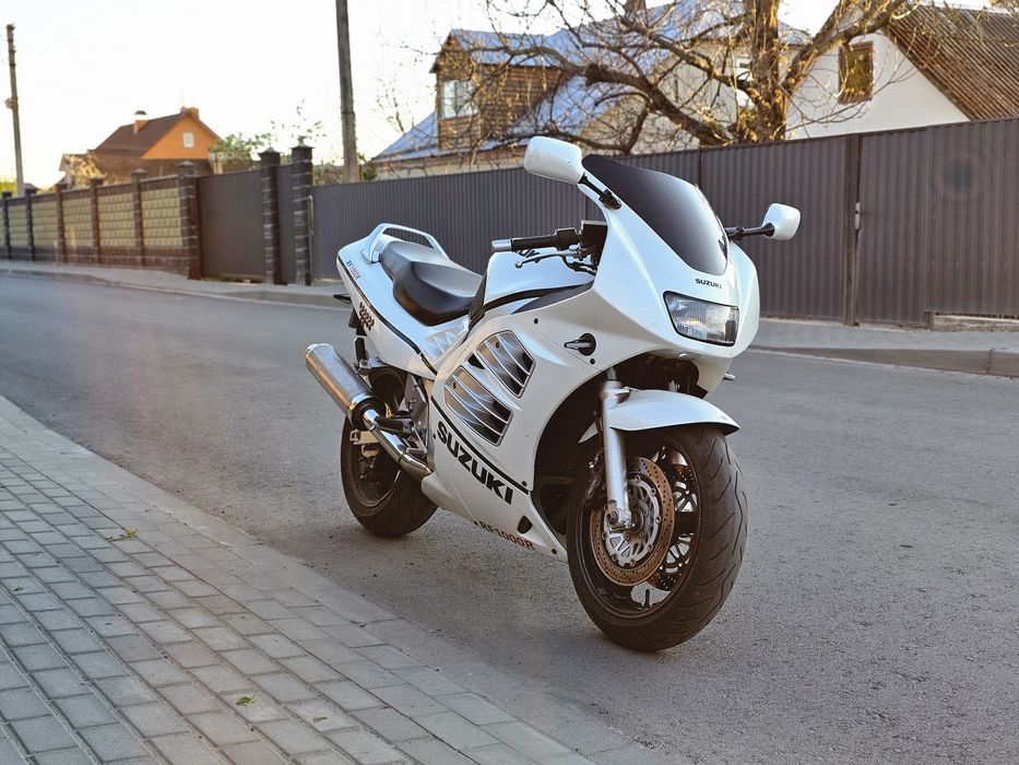 Продам Suzuki RF900R