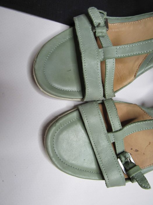 Продам босоніжки ЕССО