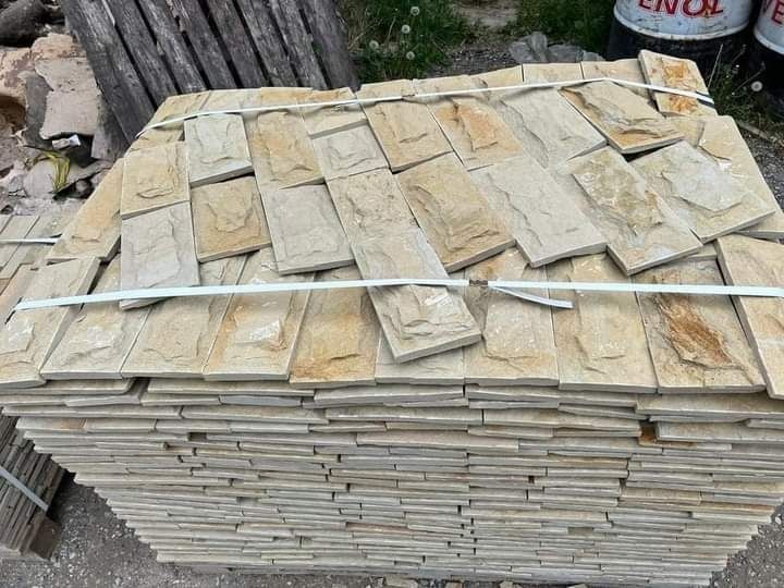 Природний камінь бут цоколь одиночках.  Тротуарна плитка