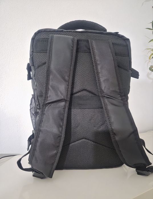 Mochila viagem preta