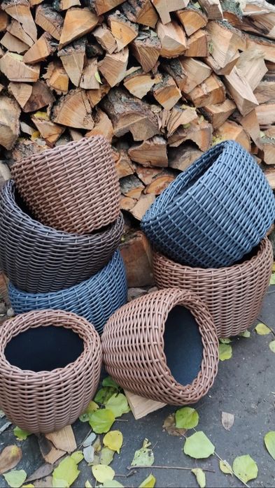 Кашпо з ротангу.