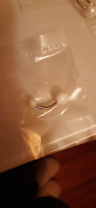 Piercings umbigo e orelha selados