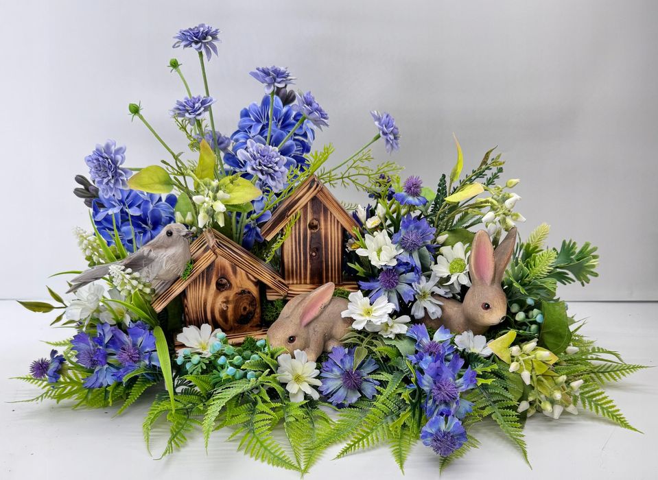 Stroik wielkanocny wiosenny z zajączkami i domkami