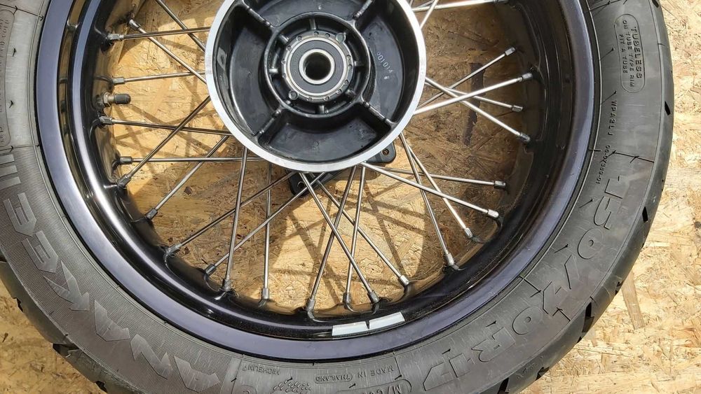 Kolo  felga F800gs 2015r   sprzedajemy  razem  z  opona