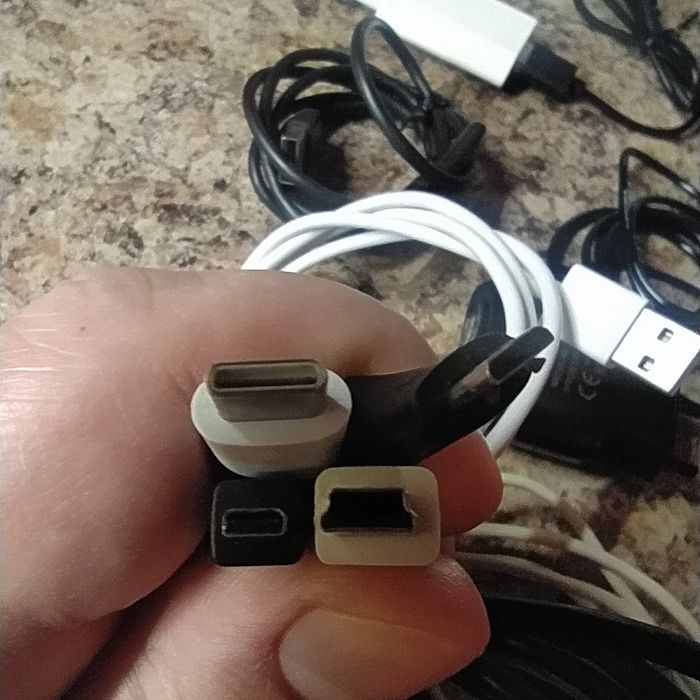 Адаптеры питания,  зарядные устройства, кабели.  Оригинал