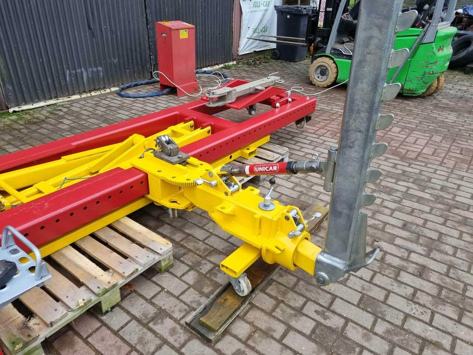 UNICAR TRZY docery  rama plyta blacharska podnosnik nozycowy stan bdb