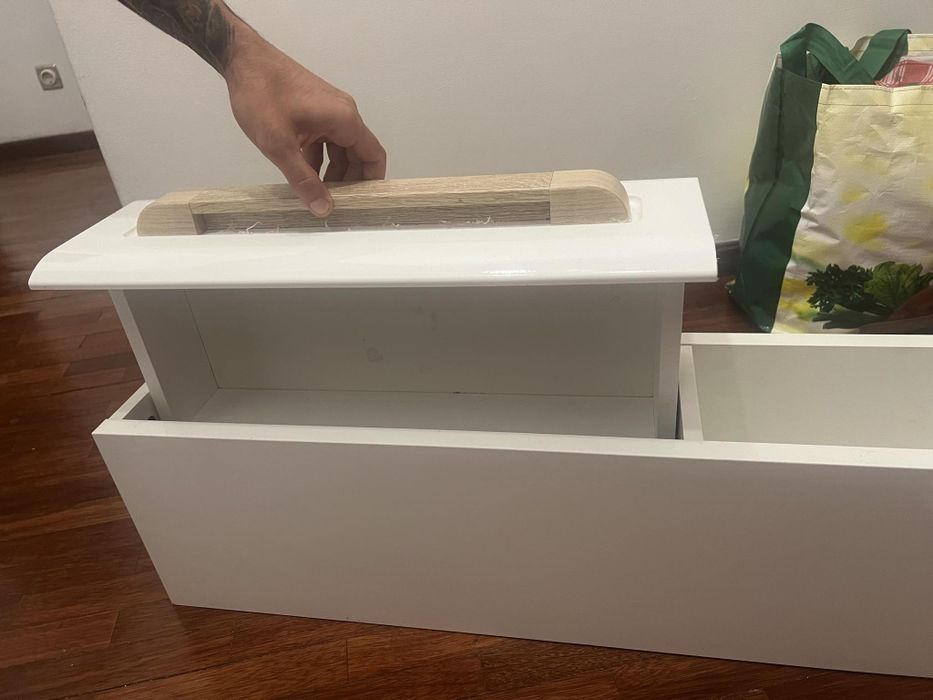 Móvel de entrada com espelho