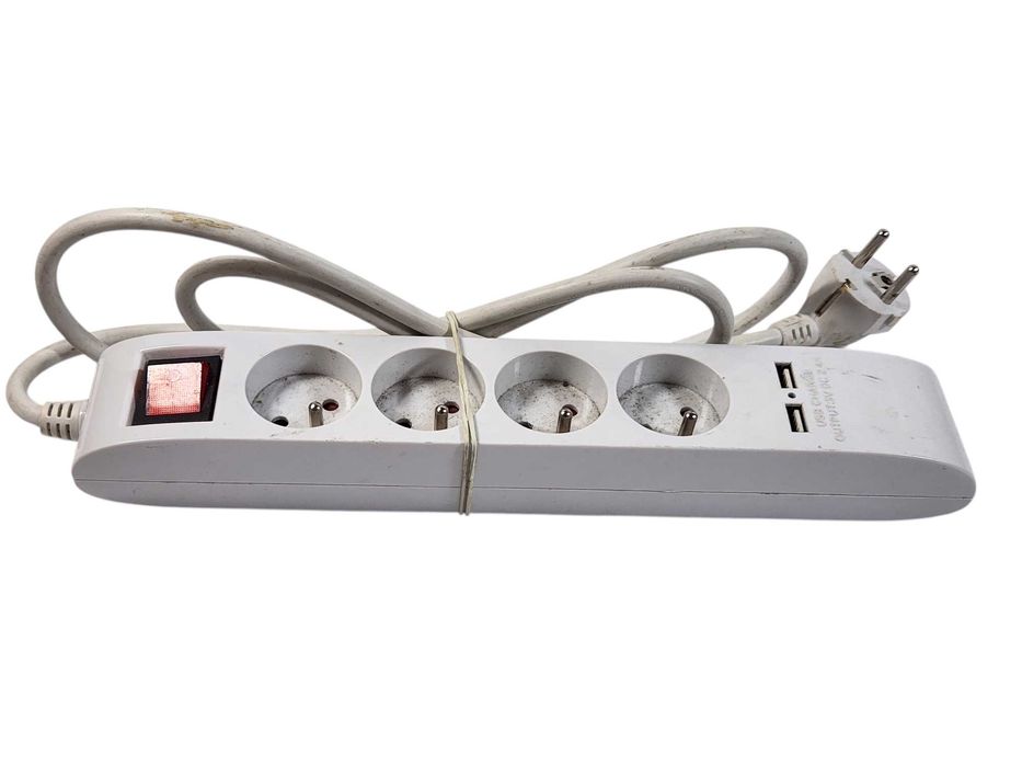Przedłużacz na 4 gniazda + USB 1,5M