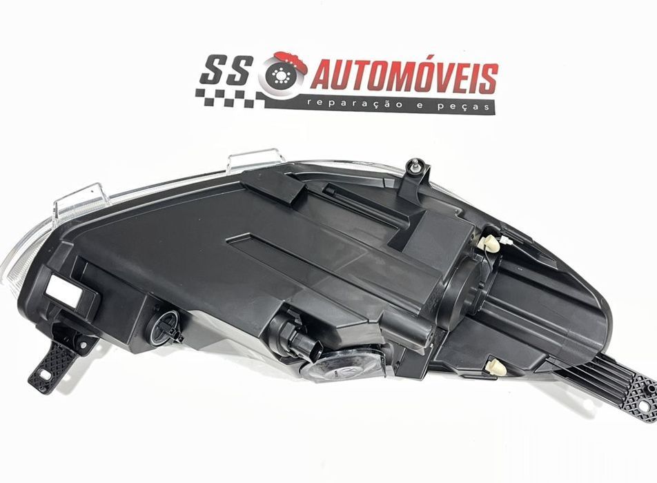 Farol Ótica Led Esq Ford Fiesta MK8    L1BB-13101-CE