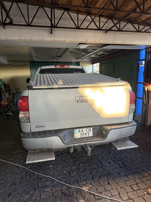 Продам тойота тундра