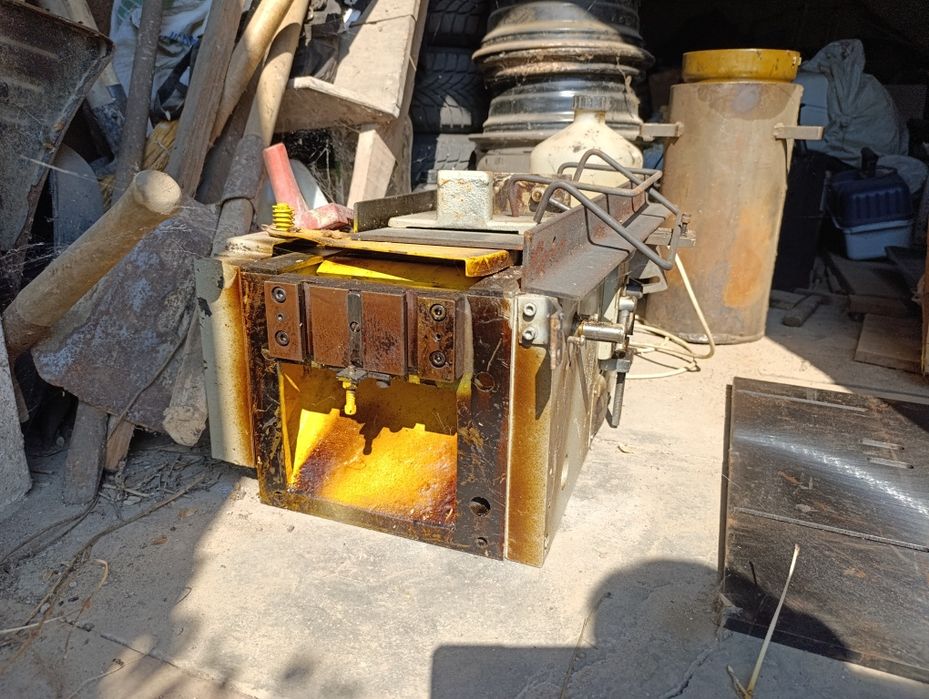 Деревообробний настільний радянський станок