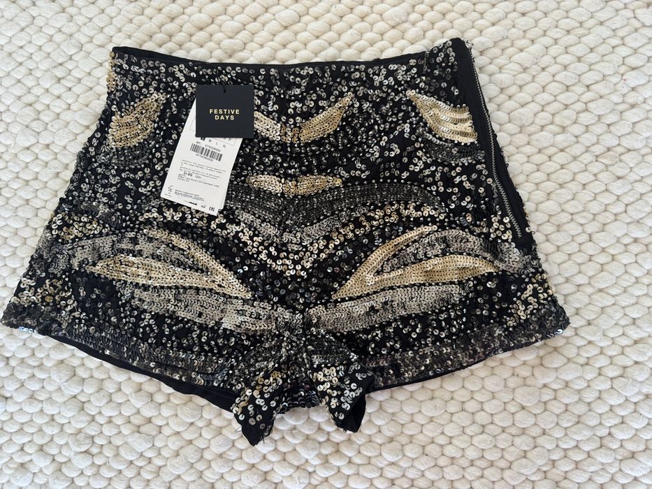 шорти ZARA у паєтках FESTIVE DAYS, розмір S.