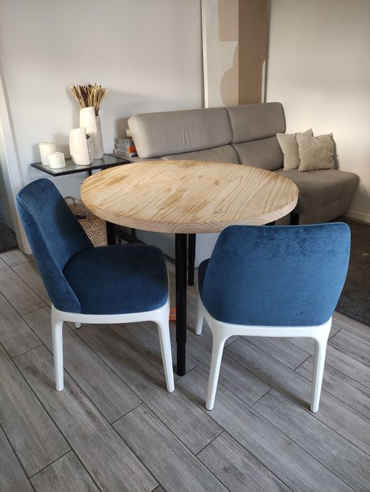 Cadeiras em madeira lacada