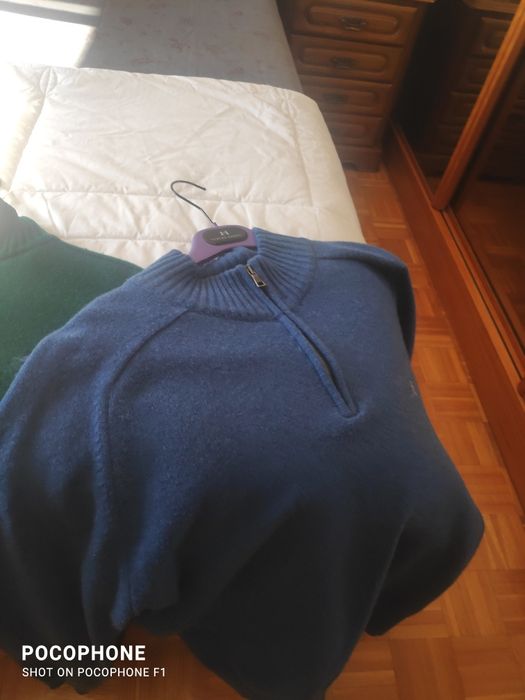 Três polos um azul outro ver e outro cinza