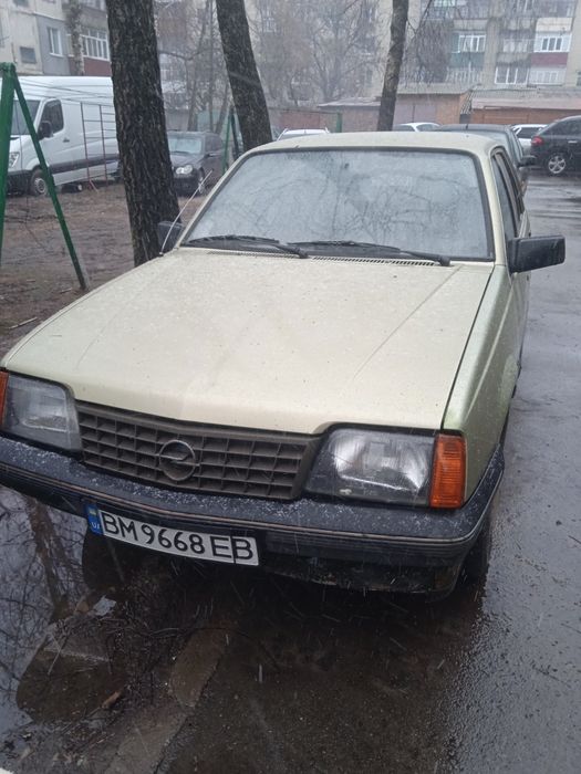 Продам Опель аскона 1.3 бензин на ходу