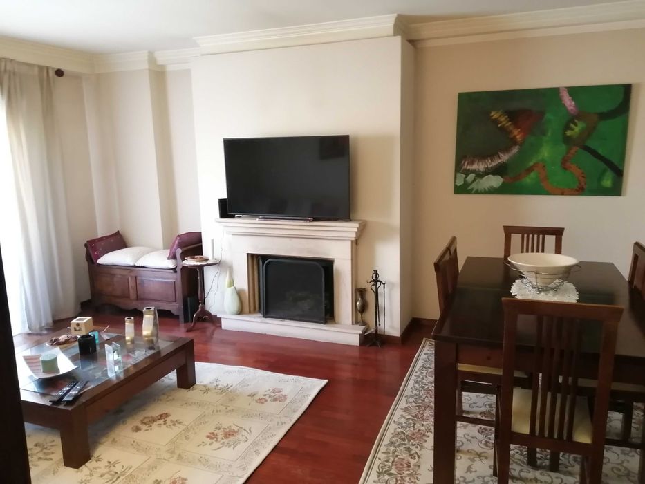 Alugo T3 na Rua das Laranjeiras,  São Mamede Infesta.