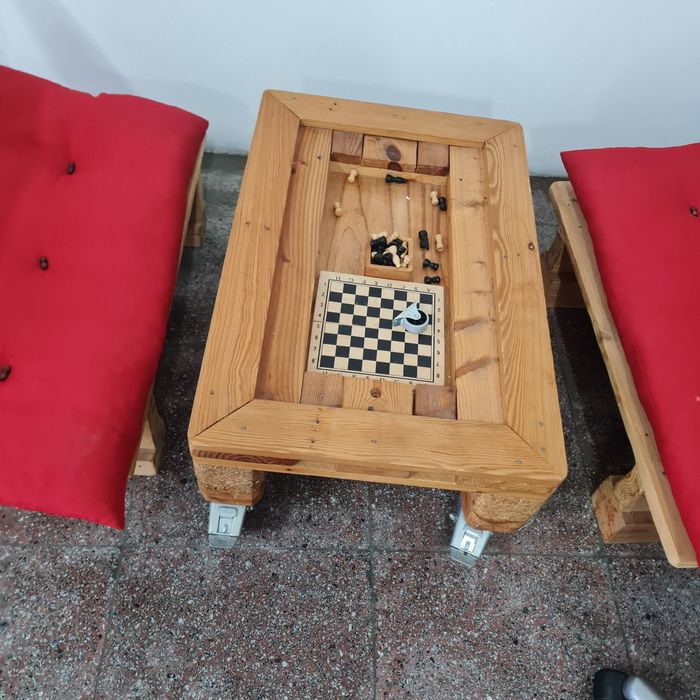 Conjunto mesa d jogos com 2  sofas