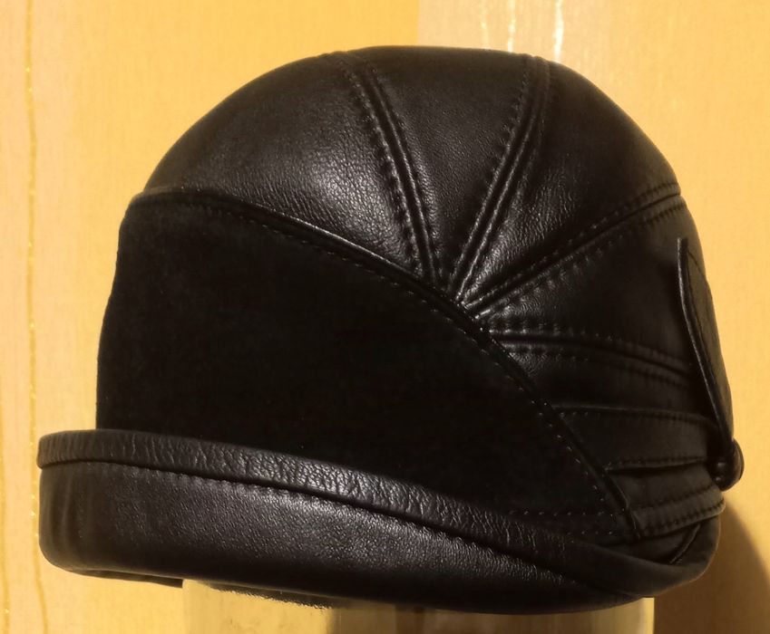 Женская кожаная шляпка