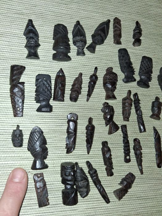 Vendo stock pendentes ébano ,1 euro cada