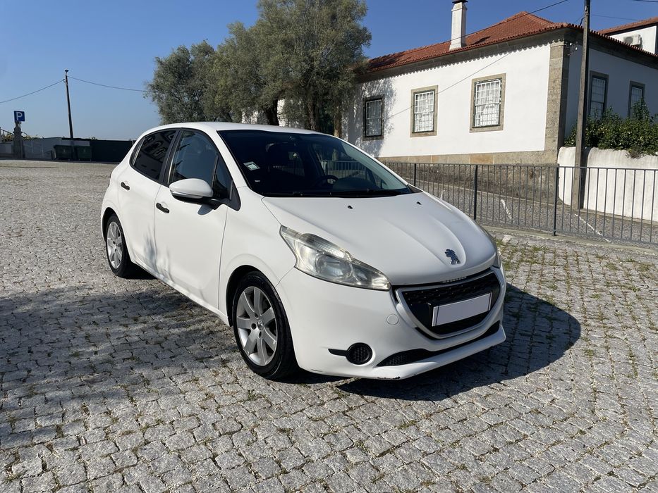 peugeot 208 1.4 hdi — photo 2