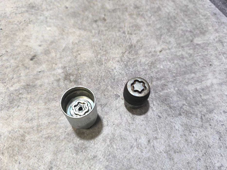 Оригінальні секретки на колеса  Nissan Juke Qashqai Rogue Tiida Murano