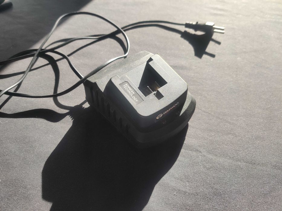 Bateria 18v 2.0Ah + Carregador Daewoo