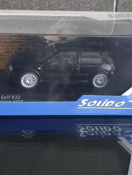 Golf R32 escala 1:43