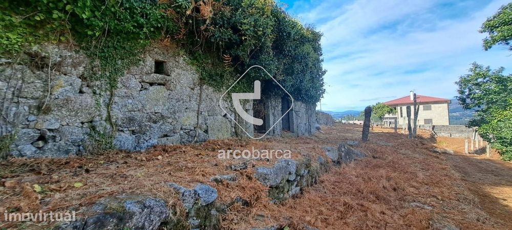 Quinta com casa rustica para recuperar e 10.500m2 de terreno, Parada -