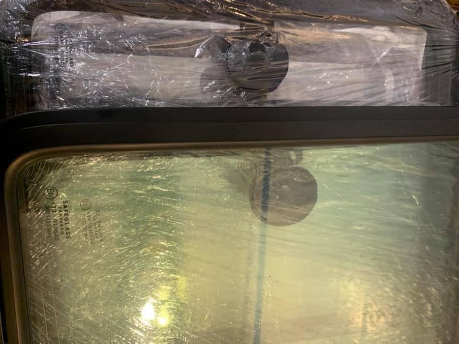 Szyba boczna przesuwna 3 rząd VW T3 Transporter Caravelle Multivan