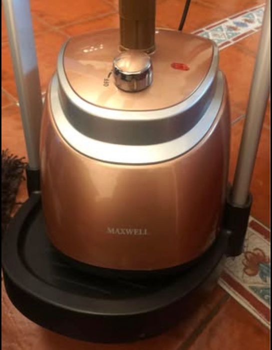 Ferro de engomar vertical e a vapor como novo