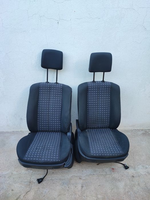 Conjunto de dois bancos para Carro