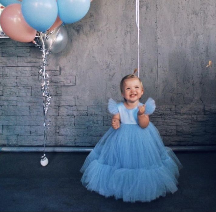 Блакитна святкова сукня з пишною юбкою 4-6 років (110-122)